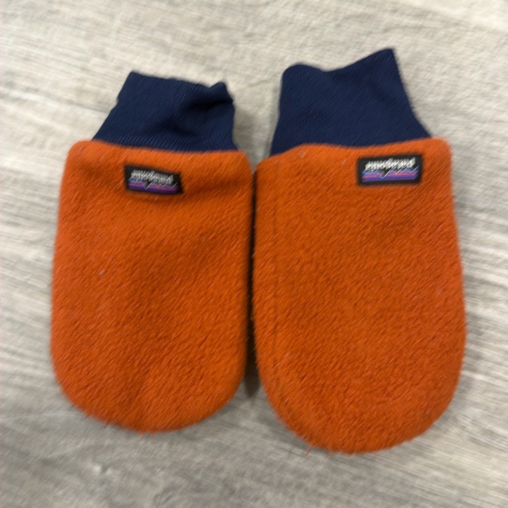 Patagonia Baby Pita Pocket mittens
